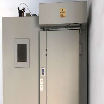 RF shielded door for EMC Chamber